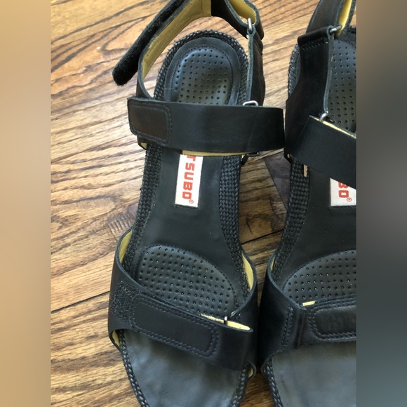 Tsubo Leather Wedge Sandals Size 6.5 Velcro Straps - Picture 7 of 8